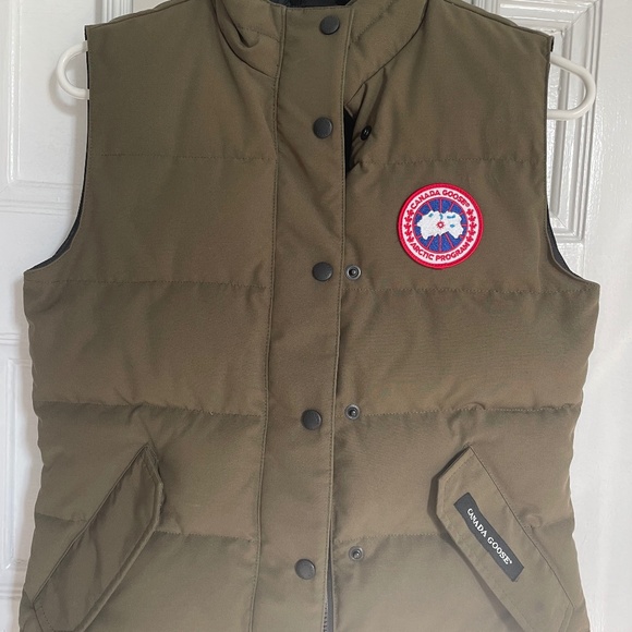 Canada Goose Freestyle Vest Size XS Military Green